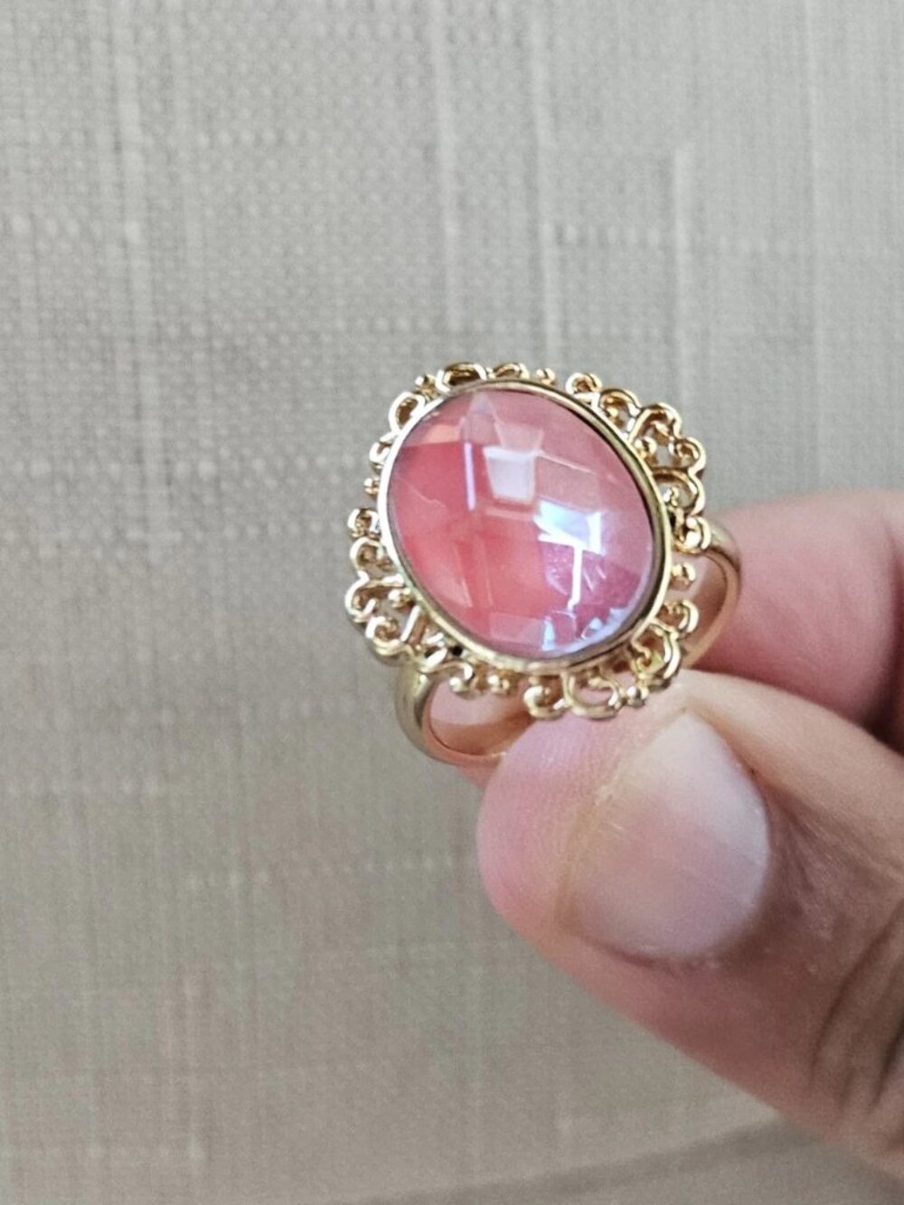 Women Ring Pink Salmon Crystal Fashion Jewelry Gold Tone Ring Size adj 9 to 11 - Picture 3 of 11